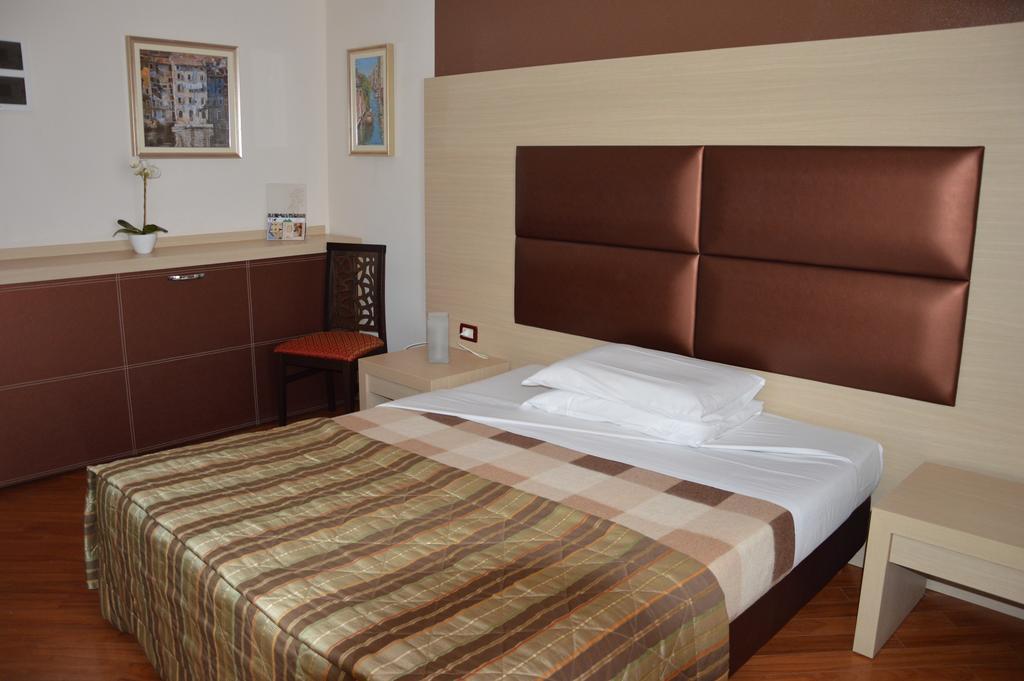 Hotel Dulcinea Múggia Esterno foto