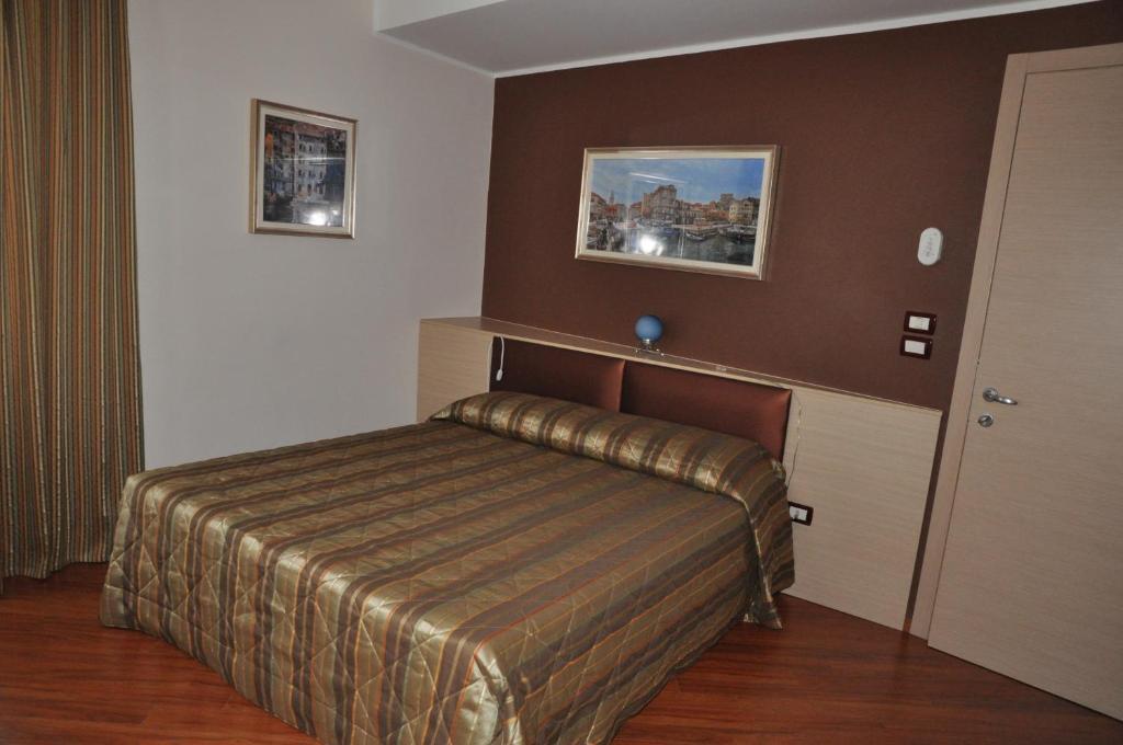 Hotel Dulcinea Múggia Esterno foto