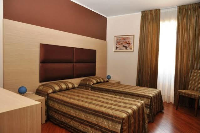 Hotel Dulcinea Múggia Esterno foto